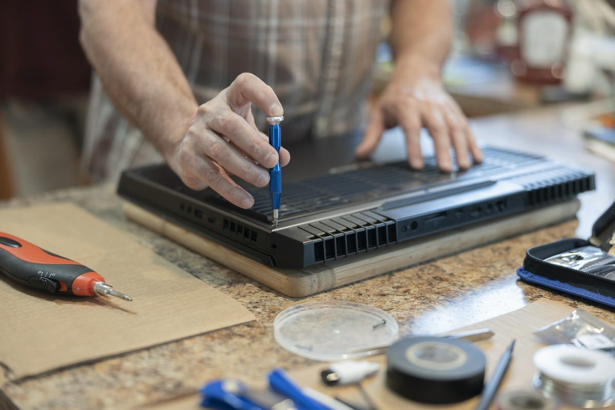 Dlaczego konserwacja laptopa to nie fanaberia? Fakty, które przekonają każdego użytkownika