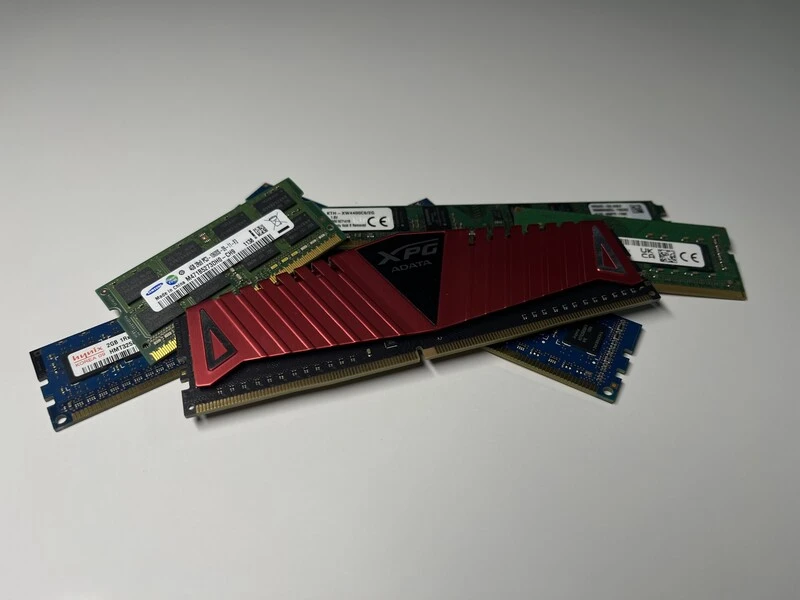 You are currently viewing Dlaczego cena pamięci RAM gwałtownie rosną i co to oznacza dla użytkowników komputerów w 2026 roku?