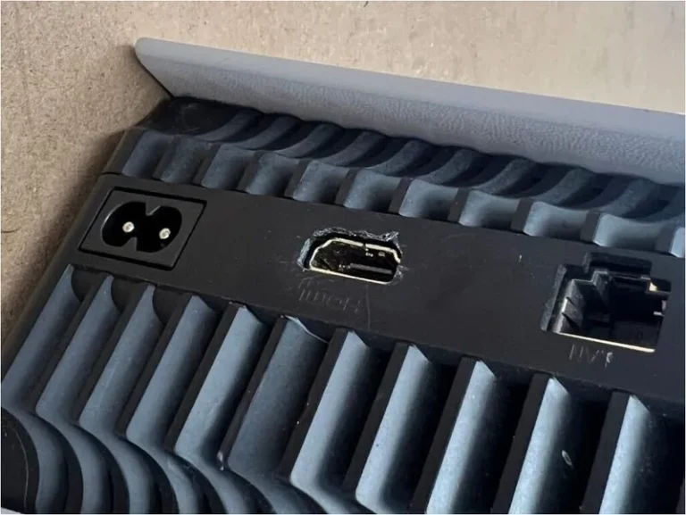 Read more about the article Uszkodzony port HDMI w konsoli – objawy, przyczyny i profesjonalna naprawa