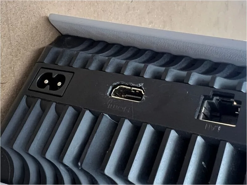 You are currently viewing Uszkodzony port HDMI w konsoli – objawy, przyczyny i profesjonalna naprawa